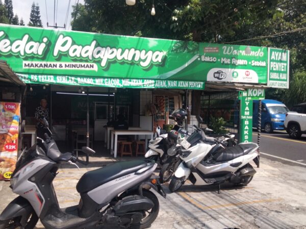 Kedai Nako Padapunya Ramai Pengunjung Saat Libur Sekolah, Lokasinya Strategis di Depan MAN 2 Cianjur