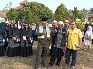 80 Jemaah Umrah Asal Pajampangan Diberangkatkan dari Alun-Alun Jampangkulon